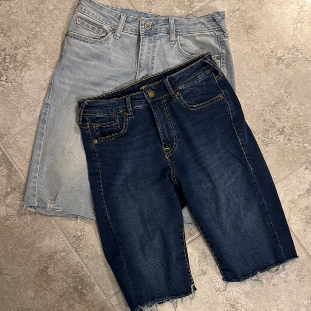 Two pairs of True Religion Brenna High Rise Bermuda shorts - Picture 7 of 8